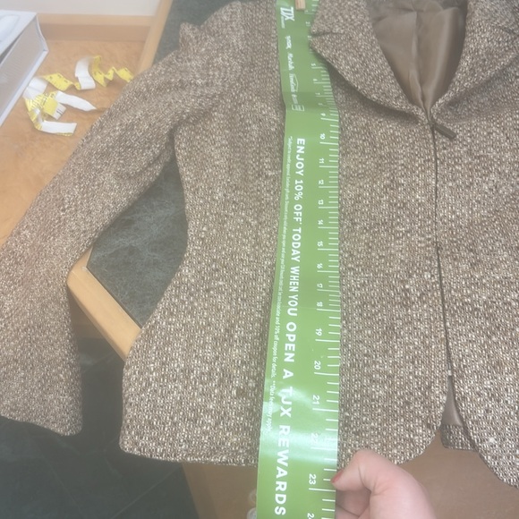 Textured blazer with zipper. - Picture 6 of 7